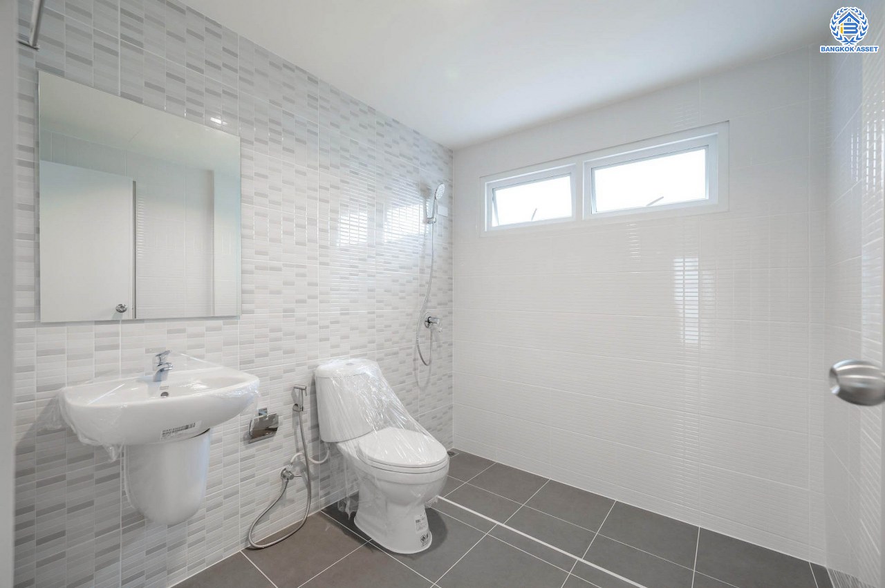 บ้านมือสองตกแต่งใหม่ โครงการ มณียา2 รัตนาธิเบศร์-ท่าอิฐ แบรนด์ Property Perfect หลังใหญ่ เนื้อที่ 50 ตร.ว. ฟังก์ชันครบ 3 ห้องนอน 2 ห้องน้ำ 1 ห้องอเนกประสงค์ 1 ที่จอดรถ บนทำเลเชื่อมต่อถนนรัตนาธิเบศร์ และถนนราชพฤกษ์ ใจกลาง 2 เซ็นทรัลฯ ใกล้รถไฟฟ้าสายสีม่วง "สถานีบางรักน้อยท่าอิฐ" และทางด่วน "งามวงศ์วาน"